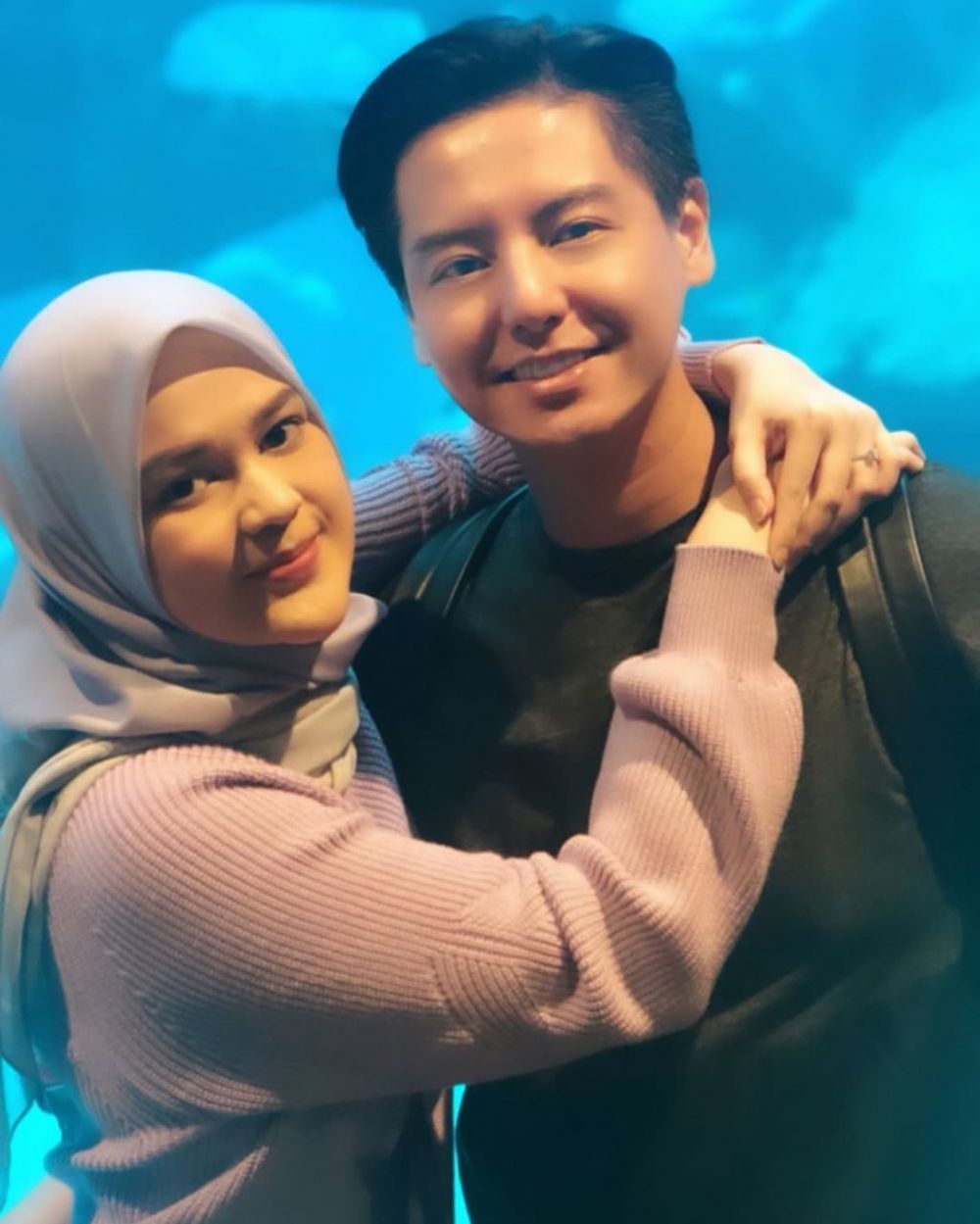 10 Momen bulan madu Roger & Cut Meyriska, penampilannya curi perhatian