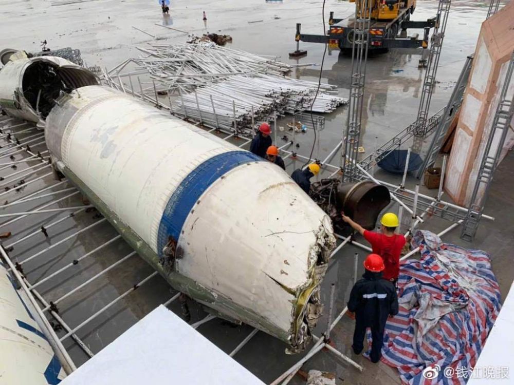 Roket bekas angkut pesawat ulang-alik ini disulap jadi restoran