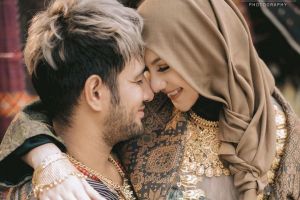 Maternity lagi, ini 6 pesona Irish Bella berhijab gaya tradisional