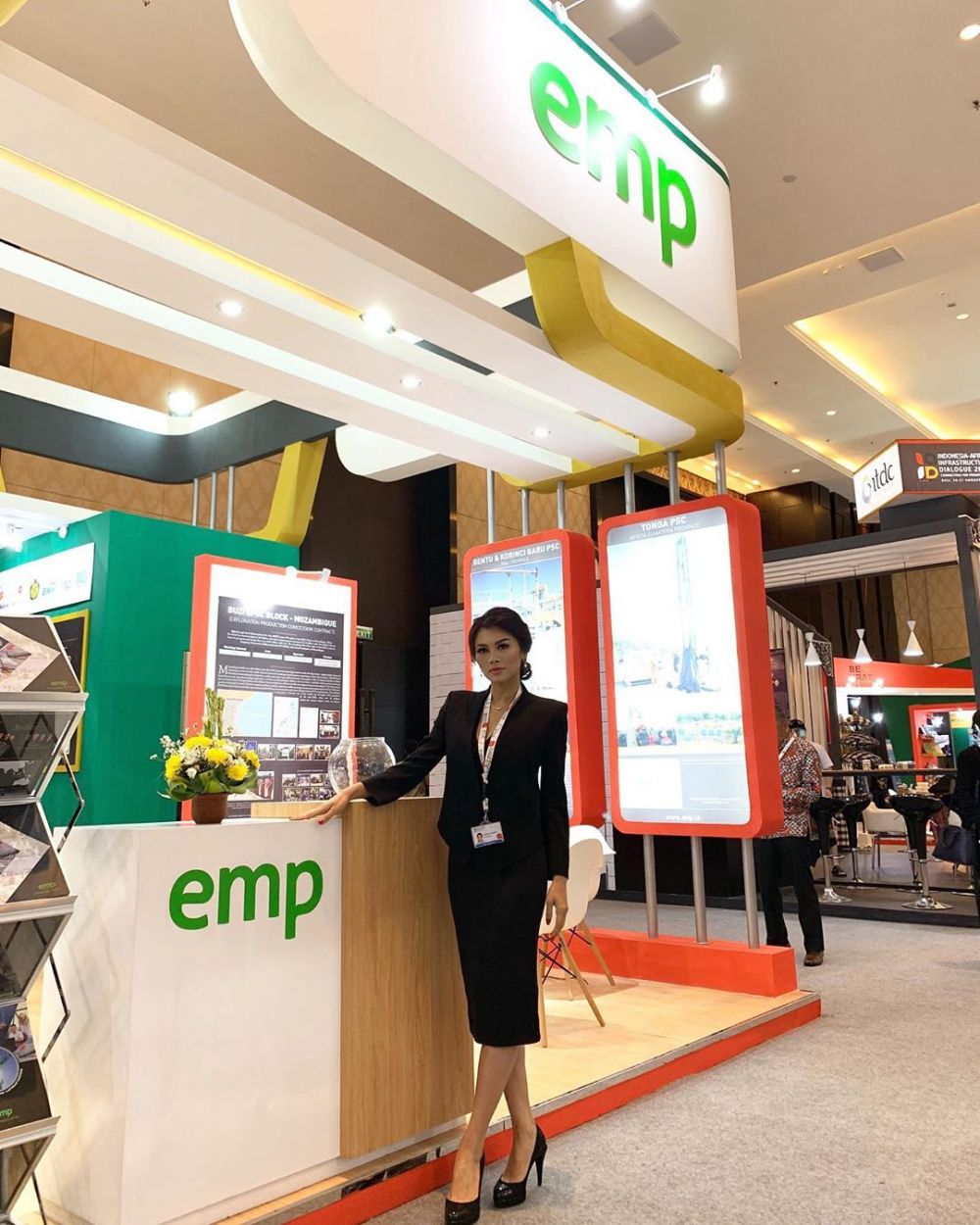 9 Gaya Adinda Bakrie jadi direktur perusahaan minyak, elegan