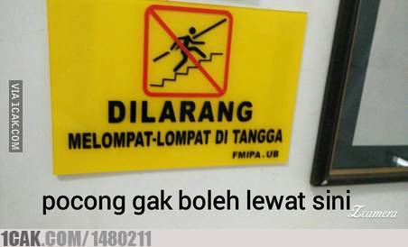 10 Spanduk di kampus ini nggak biasa, bikin cekikikan