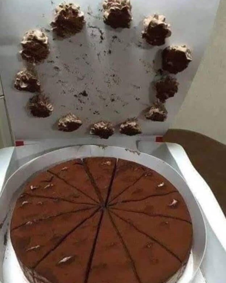 8 Penampakan makanan tak sesuai ekspektasi ini bikin sakit hati