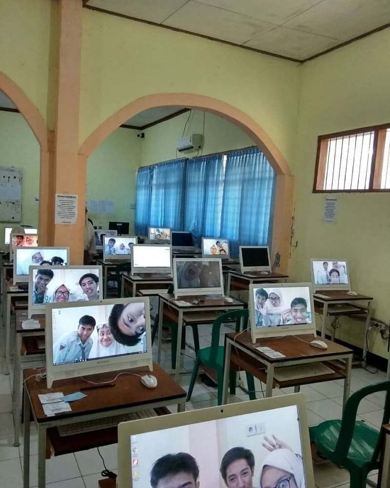 10 Tingkah iseng siswa waktu praktikum ini bikin senyum nostalgia