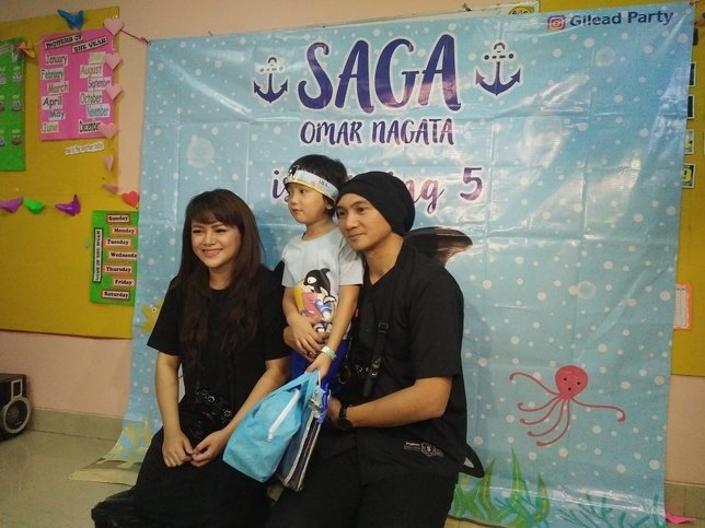 Momen 7 seleb rayakan ulang tahun anak di sekolah, penuh keceriaan