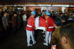 Deretan seleb dan pejabat negara sambut jenazah BJ Habibie di rumah