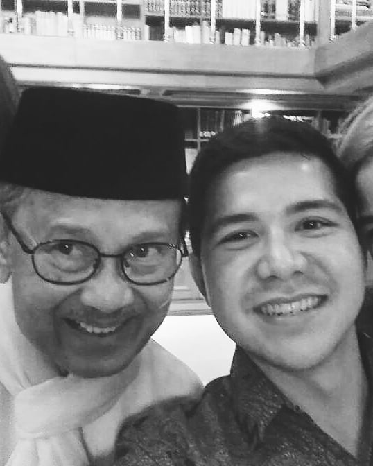 14 Potret kenangan seleb dengan mendiang BJ Habibie, penuh kesan