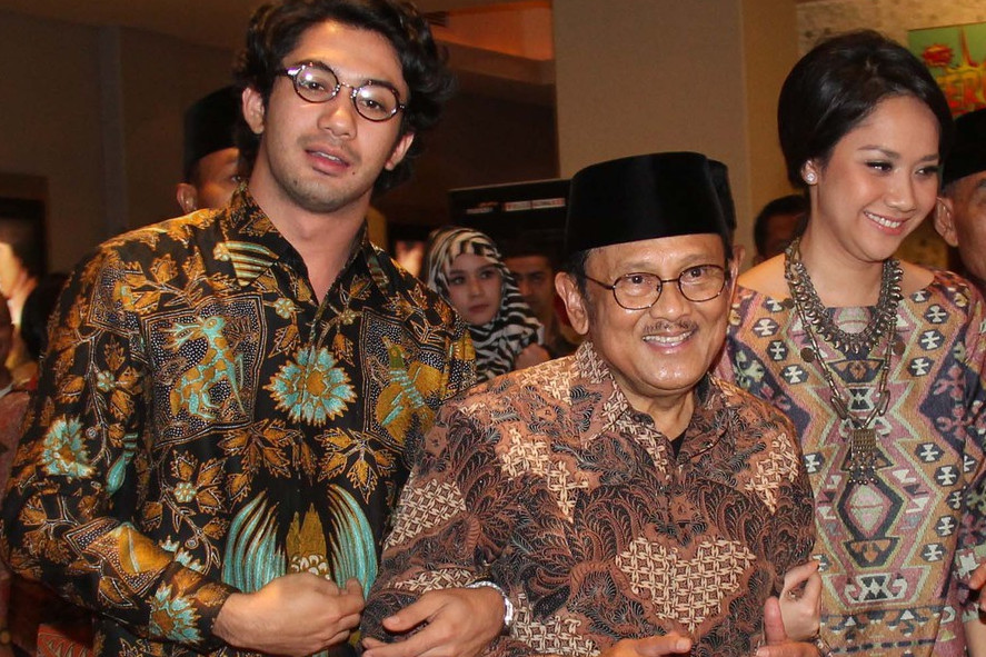 Doa Reza Rahadian agar Habibie cepat bertemu Ainun di tempat terbaik