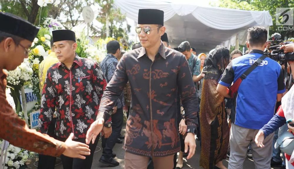 Kompak pakai baju batik, keluarga SBY melayat ke rumah Habibie