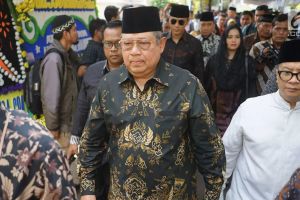 Kompak pakai baju batik, keluarga SBY melayat ke rumah Habibie