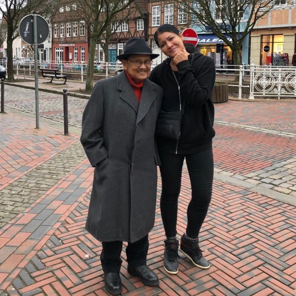 7 Potret kedekatan BJ Habibie bersama cucu, sosok eyang idaman