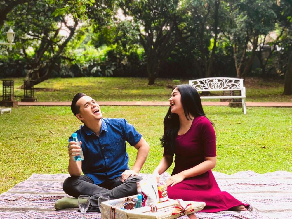 8 Potret kedekatan Ochi Rosdiana & Rionaldo, pemain Orang Ketiga