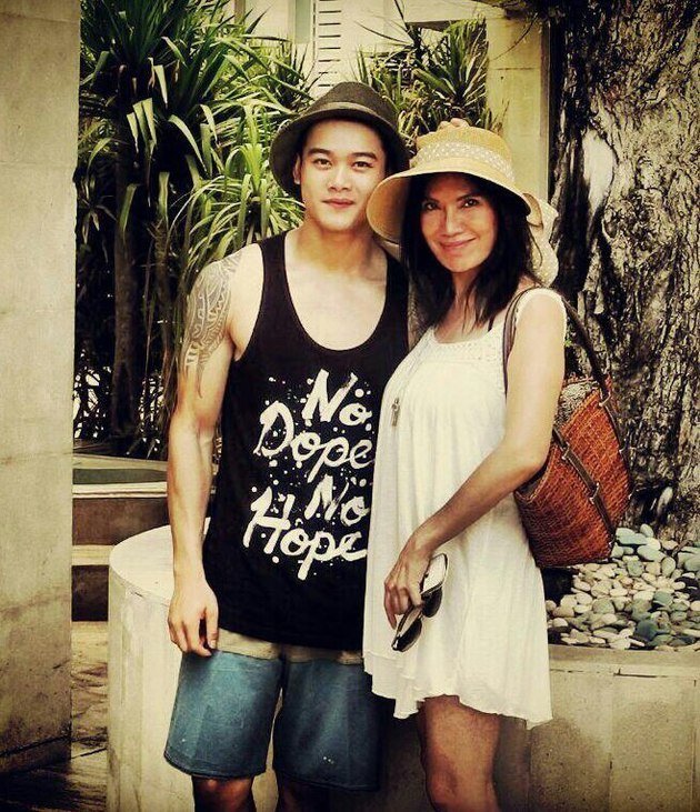 7 Potret Raymond Hartanto, adik Boy William jarang terekspos