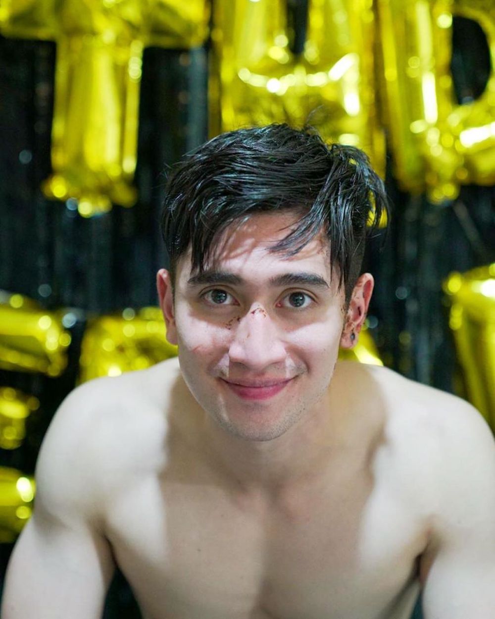 10 Momen meriah ultah ke-23 Verrell Bramasta, diberi kejutan ular