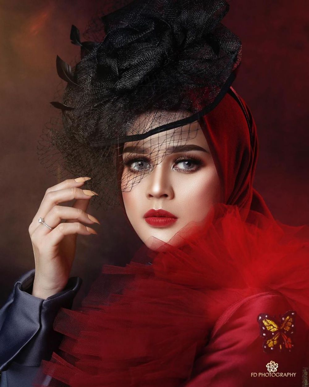 Biasa natural, 8 potret Cut Meyriska bermakeup tebal ini manglingi