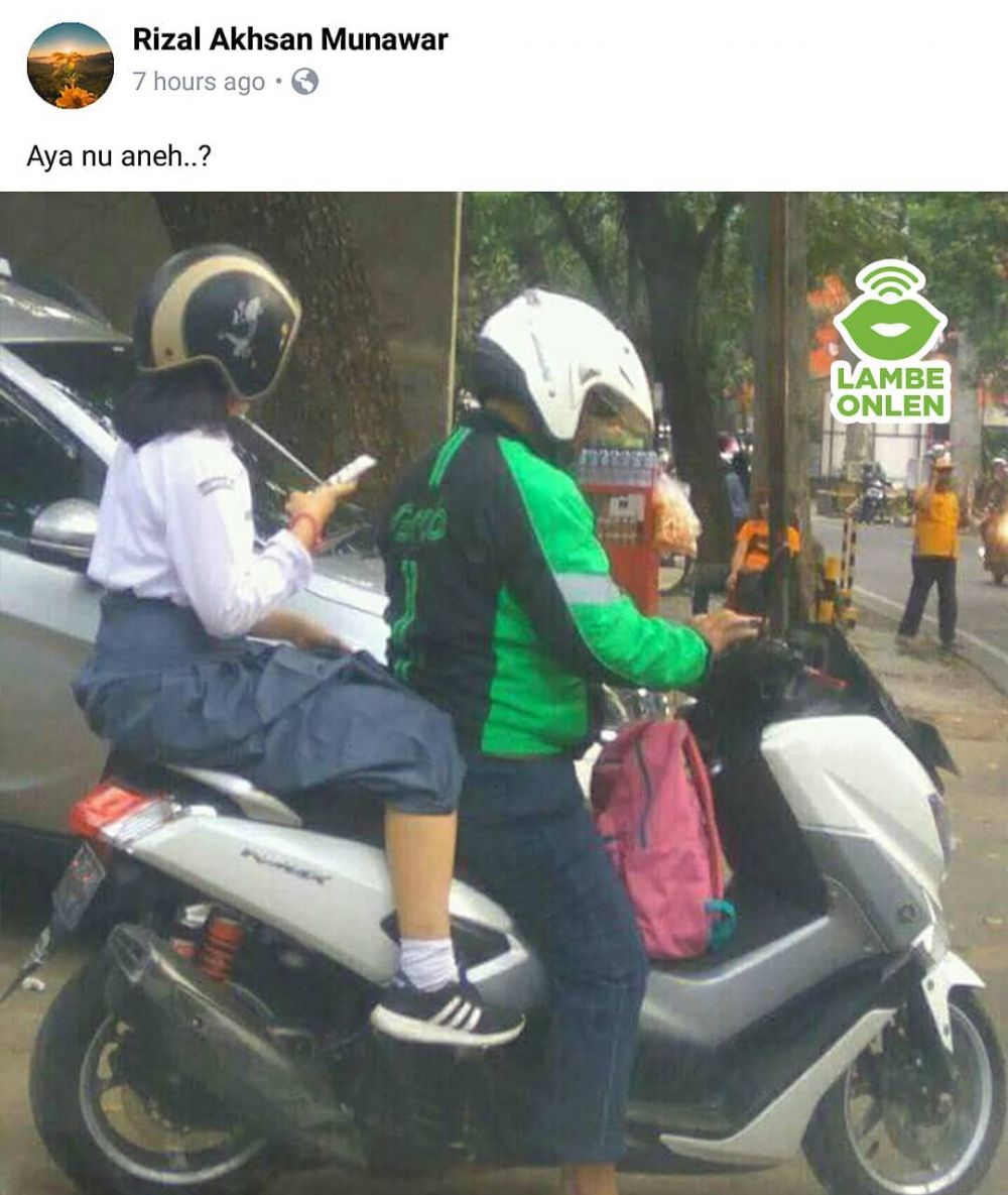 10 Tingkah penumpang ojek online pakai helm ini antimainstream