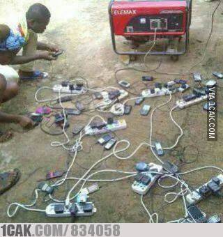 10 Lifehack charger handphone ala warganet ini bikin tepuk jidat