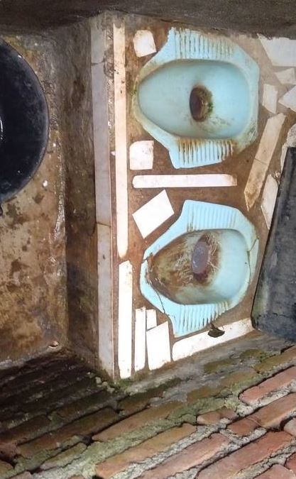 10 Potret kamar mandi tak terawat ini bikin ngelus dada