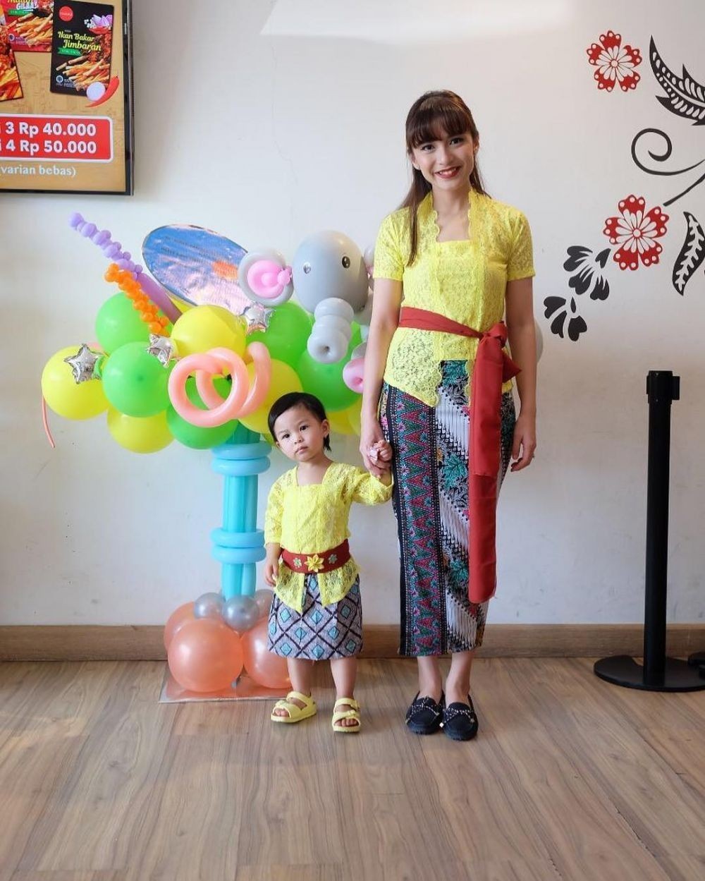 Masih balita pakai kebaya, potret 7 anak seleb ini bikin gemas
