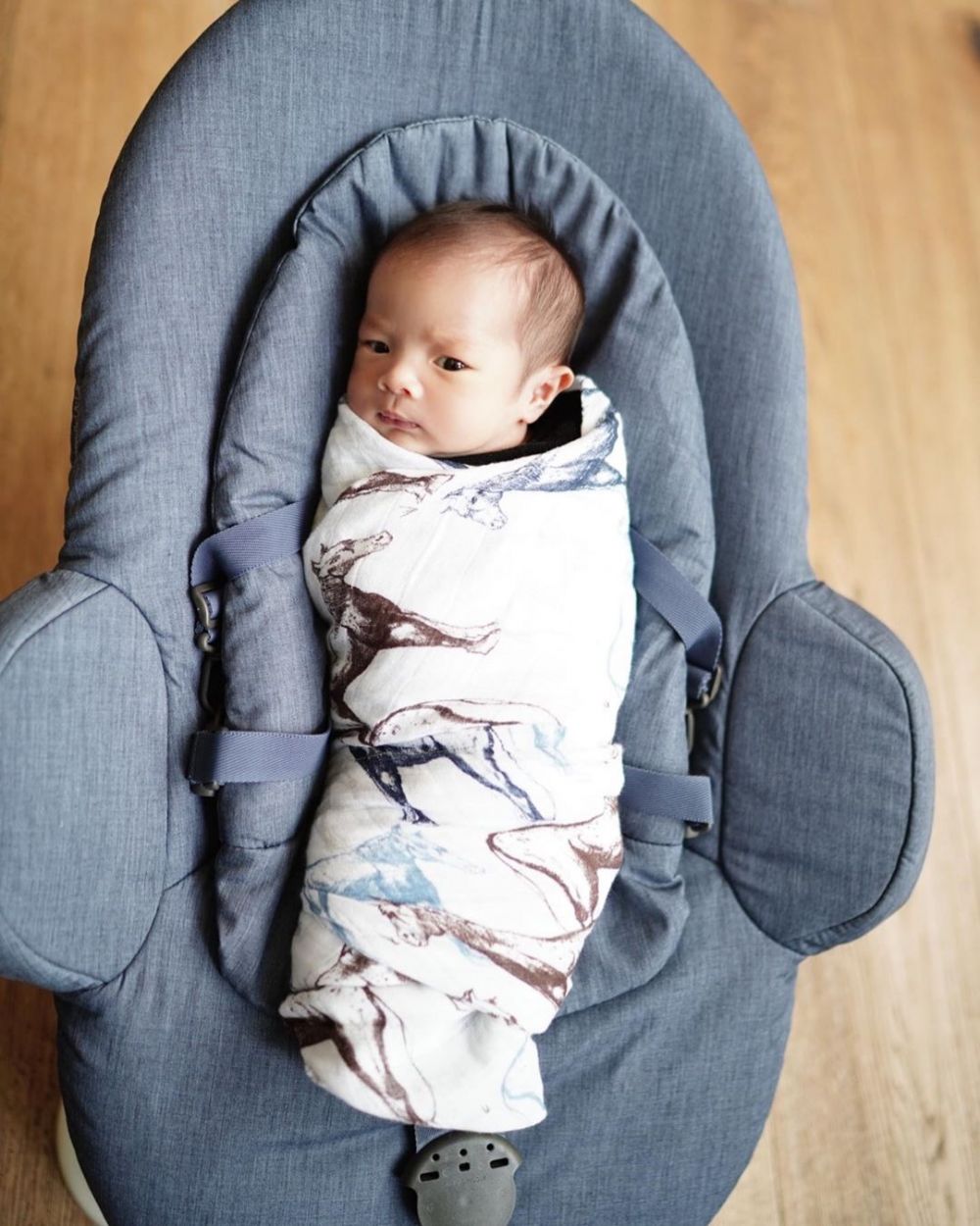 8 Potret Mikhael Moeis, anak kedua Sandra Dewi dan Harvey