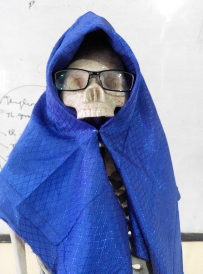 9 Tingkah iseng siswa dandanin alat peraga kerangka manusia