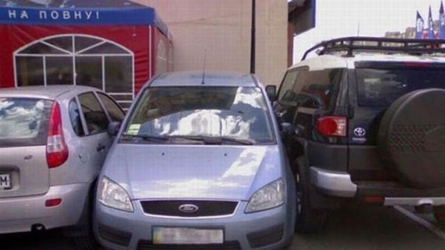 10 Potret absurd di tempat parkir ini bikin mikir dua kali
