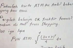 Cara unik suami berikan pin ATM pada istri ini bikin mikir keras