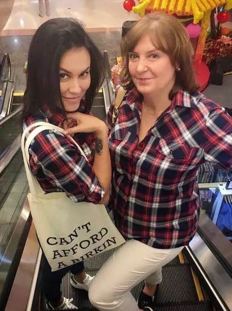 Jarang tersorot, ini 8 kedekatan Sophia Latjuba dengan ibu bulenya