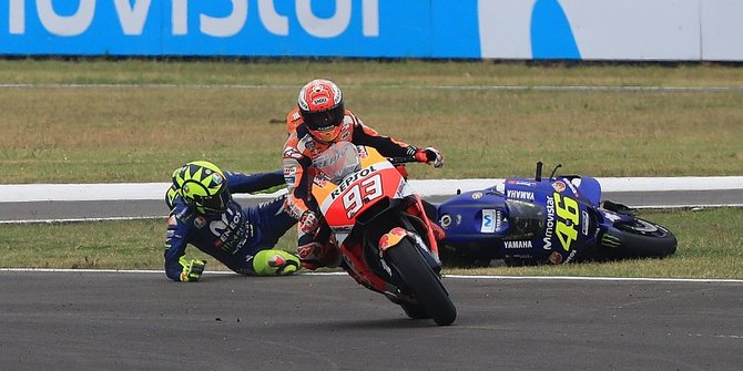 Kembali panas, ini 6 perseteruan Valentino Rossi vs Marc Marquez