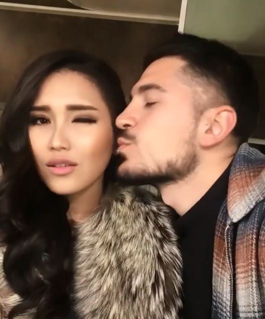 5 Gaya Ayu Ting Ting saat liburan ini tuai cibiran, kenapa ya?