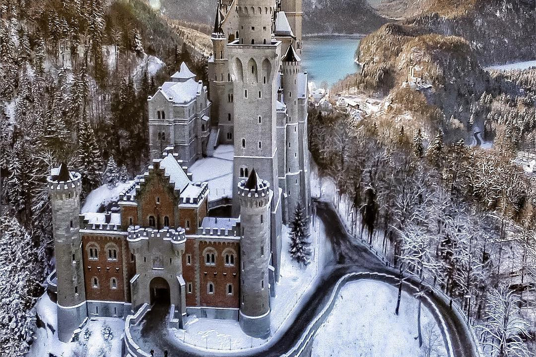 5 Kastil ini megahnya bak di negeri dongeng, tempat wisata keren