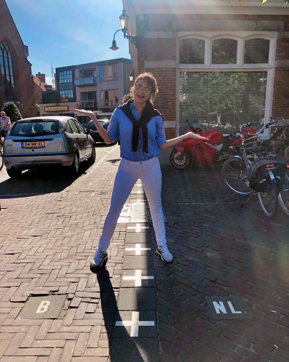 Tamara Bleszynski injak kaki di dua negara sekaligus, bikin iri