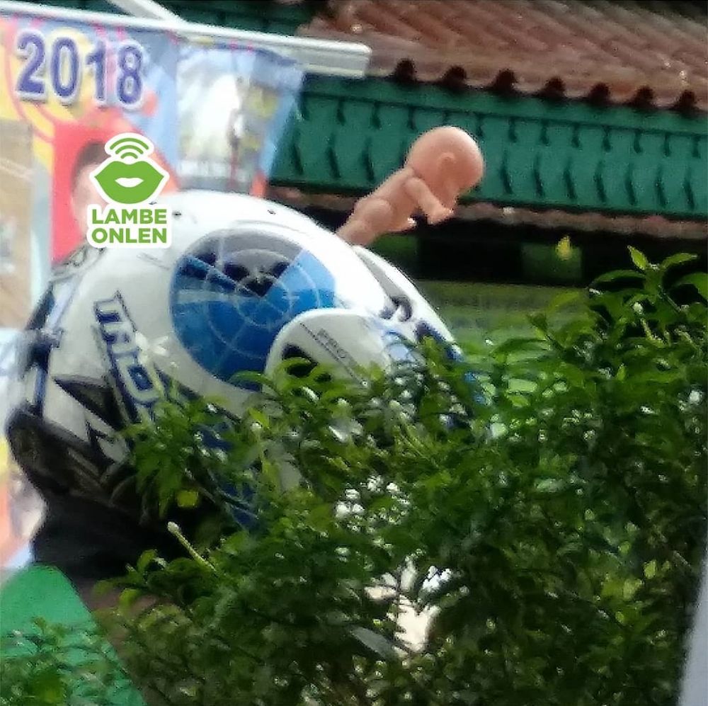 10 Benda nyeleneh dibawa driver ojek online ini bikin tepuk jidat