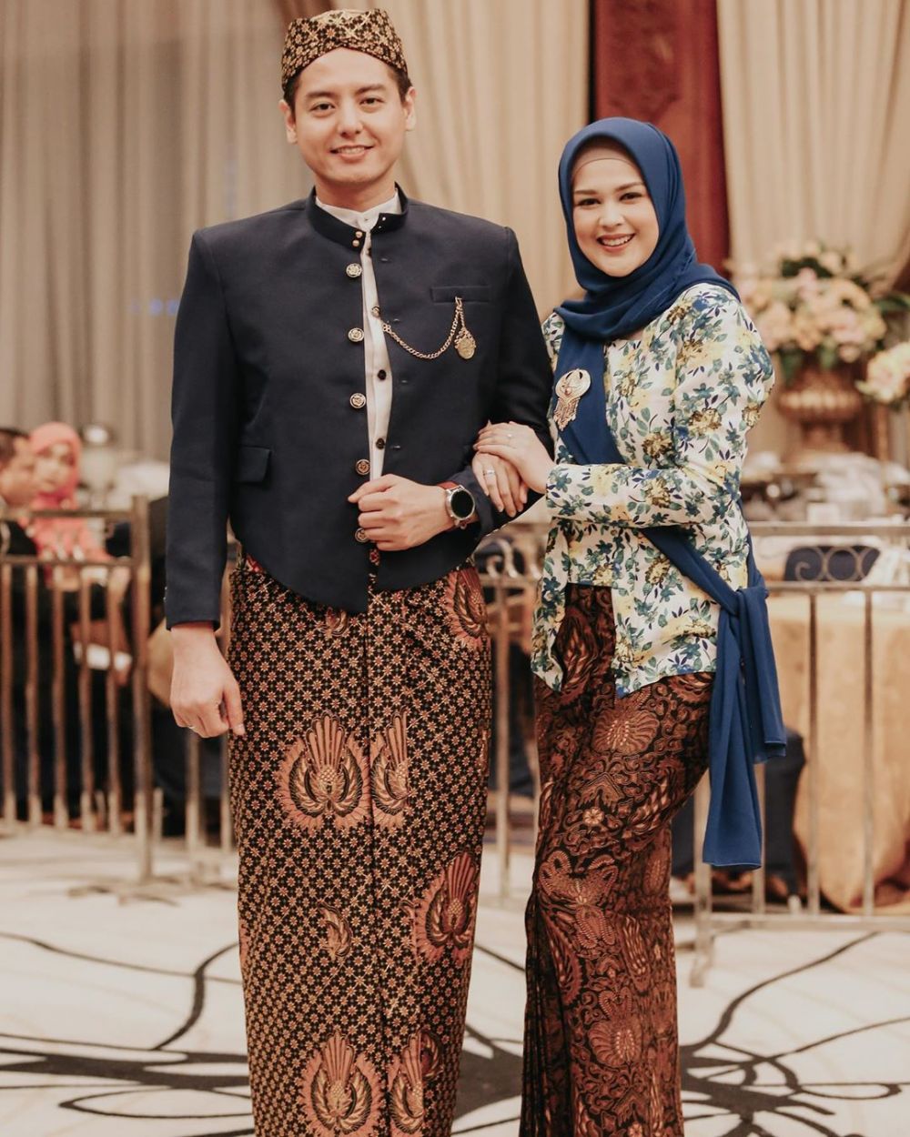 8 Penampilan Roger Danuarta setelah menikah, gayanya disorot