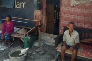 Kisah pasangan lansia tinggal di gubuk & sering puasa saat lapar
