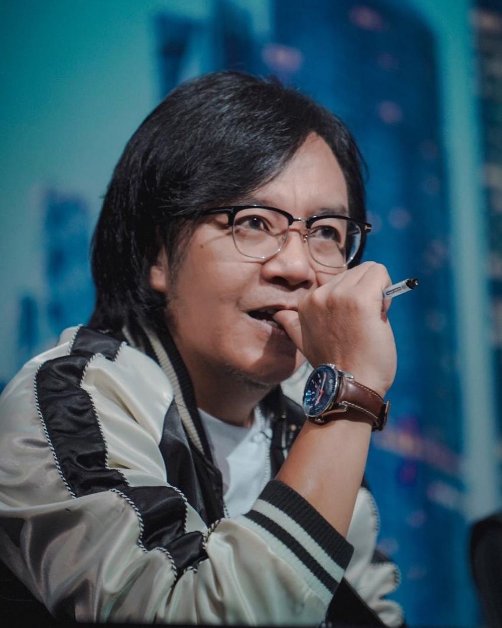 Perjuangan pantang menyerah 6 seleb lawan penyakit usai kambuh