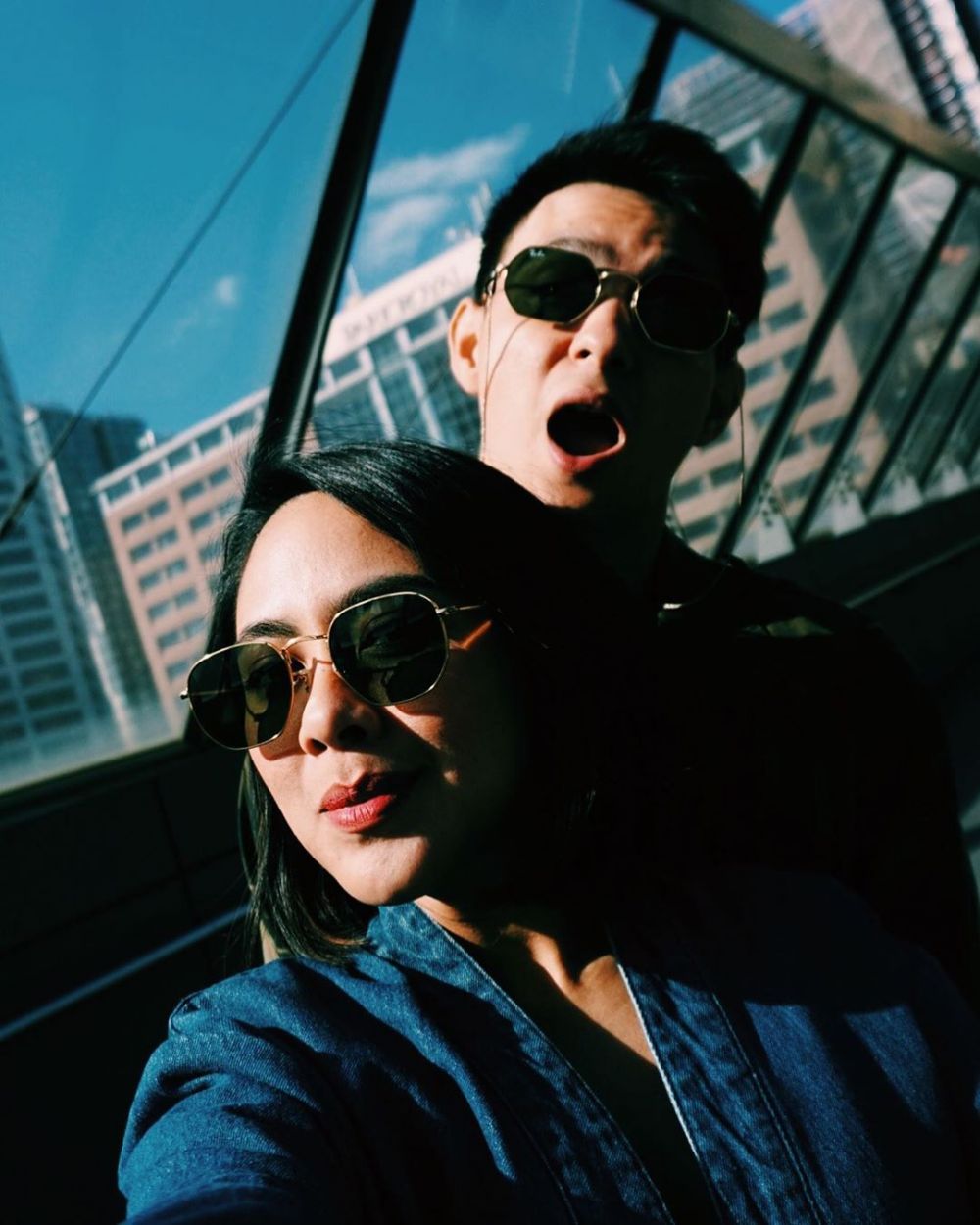 7 Potret mesra Marcell Darwin dan pacar baru, lengket bak prangko