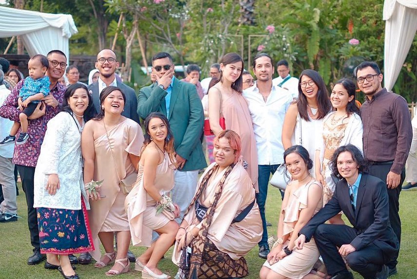 9 Gaya Kimberly Ryder pamer baby bump pakai bikini, tuai pujian