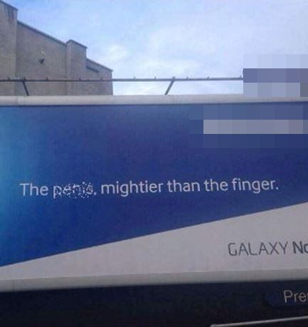 7 Baliho dan spanduk typo ini bikin pengguna jalan bingung