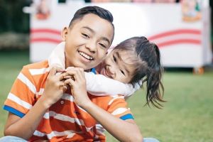 Momen Thalia Onsu tidur di gendongan Betrand Peto ini bikin haru