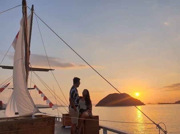 8 Momen adik Ayu Ting Ting & pacar di Labuan Bajo, bak prewedding