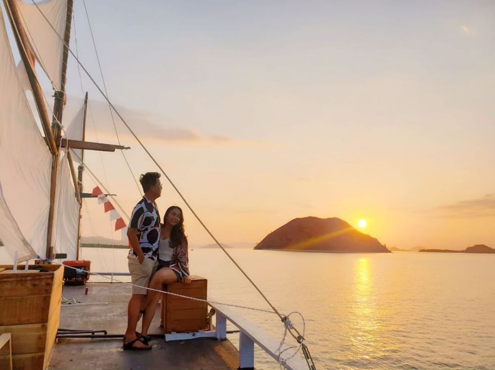 8 Momen adik Ayu Ting Ting & pacar di Labuan Bajo, bak prewedding