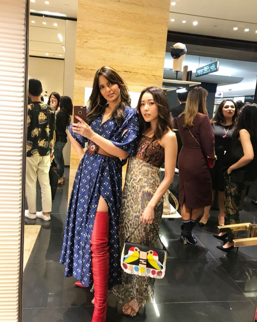 10 Potret kebersamaan menantu keluarga Bakrie, kompak abis