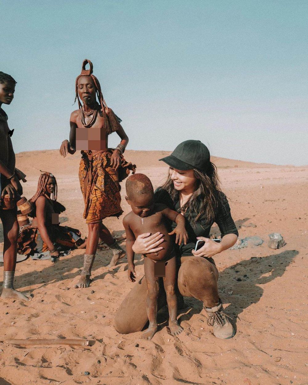 9 Momen Nikita Willy & pacar liburan ke Afrika, seru bareng anak suku