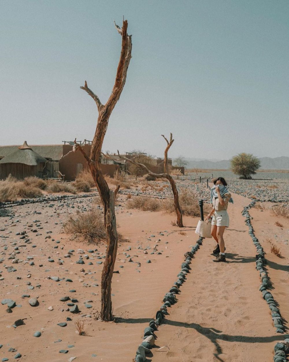 9 Momen Nikita Willy & pacar liburan ke Afrika, seru bareng anak suku