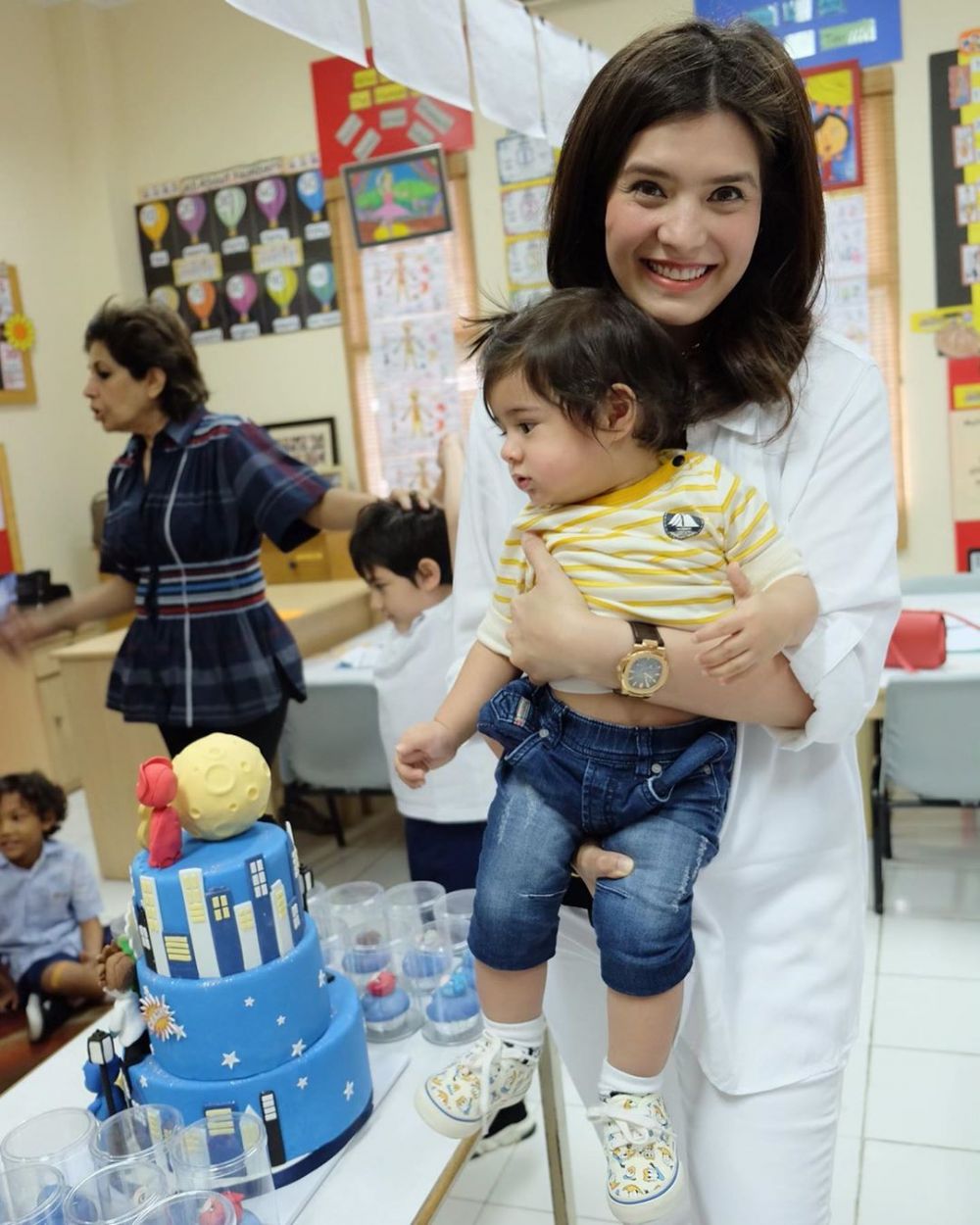 7 Potret meriah ultah anak Carissa Puteri, kuenya curi perhatian