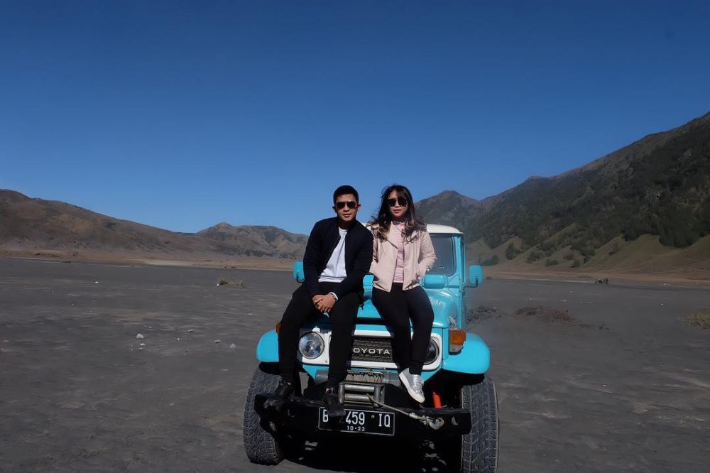 11 Potret liburan adik Ayu Ting Ting dan pacar, mesra abis