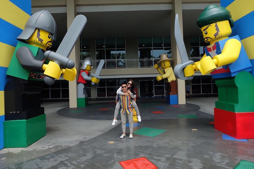 11 Potret liburan adik Ayu Ting Ting dan pacar, mesra abis