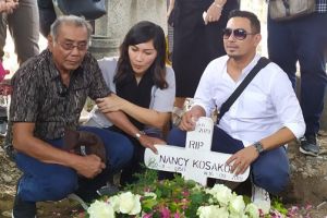 9 Momen pelepasan jenazah ibunda Rio Febrian, penuh haru