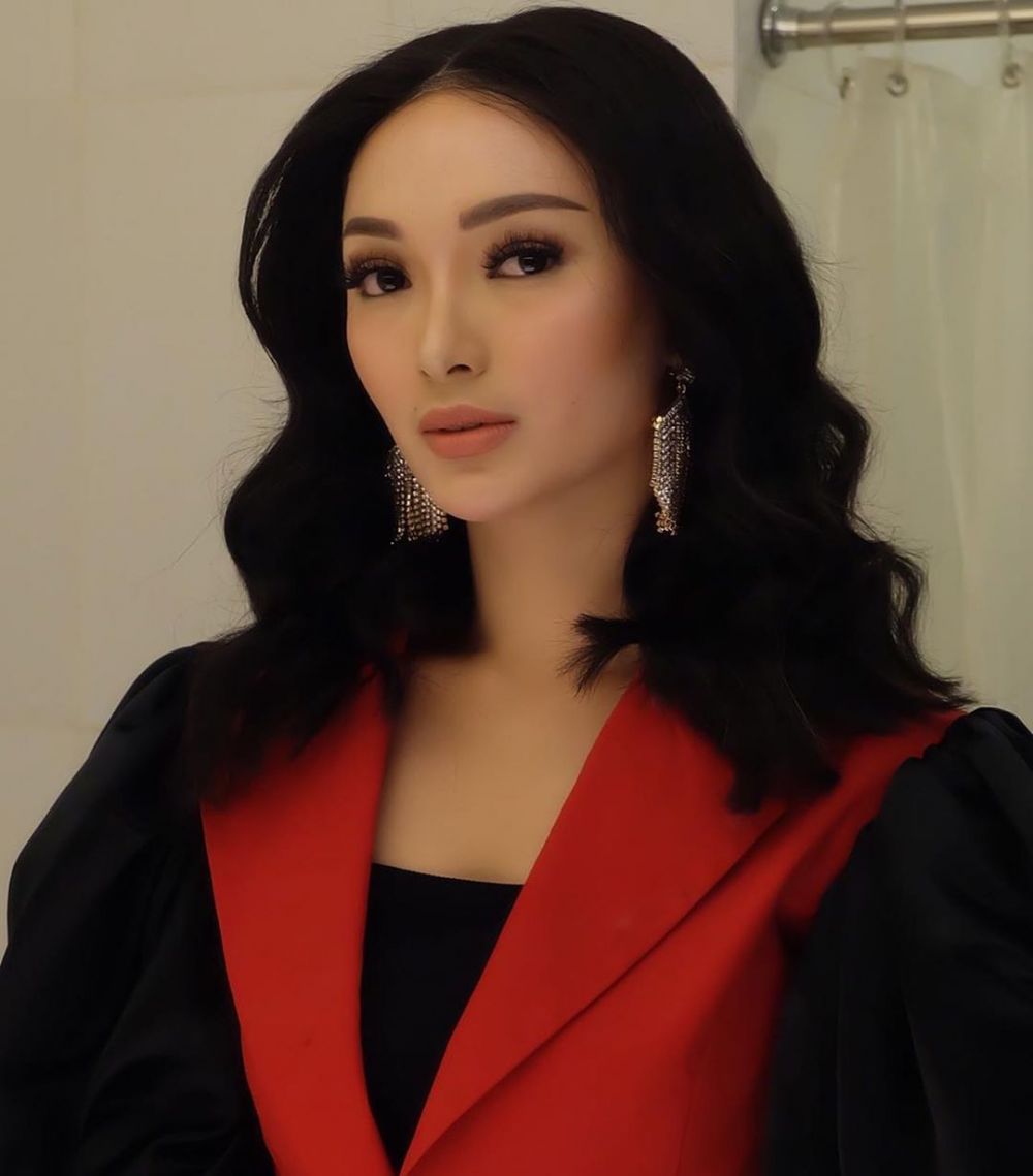 Demi cantik, 5 seleb ini dikabarkan pernah lakukan suntik putih