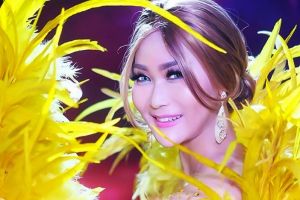 8 Potret Inul kenakan hanbok, pesonanya makin terpancar